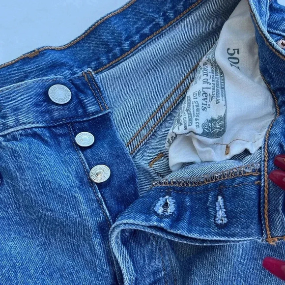 Levi's 501 Premium Women's Distressed Denim Cutoff Jean Shorts 28‎ Hi Waist - Picture 4 of 11